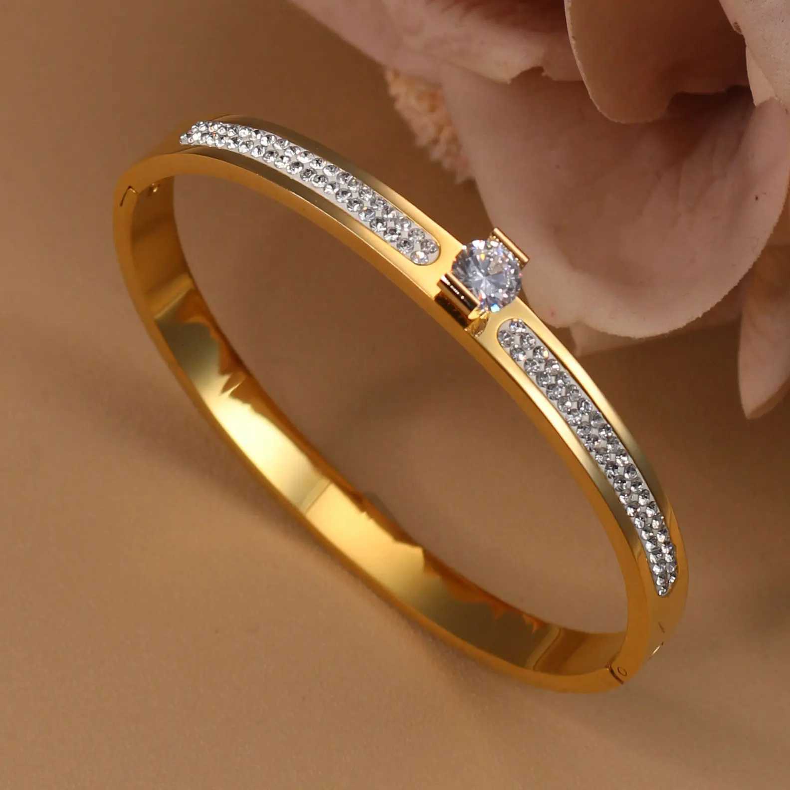 XB-028 Beautiful High Quality Stainless Steel Gold Color Bangle Crystal Design Charm Jewellery Wholesale BraceletsW251121