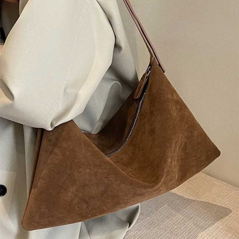 Black brown suede large capacity womens shoulder bag fashionable tassel designer shopping bag shoulder strap handle lower bagXJ250421