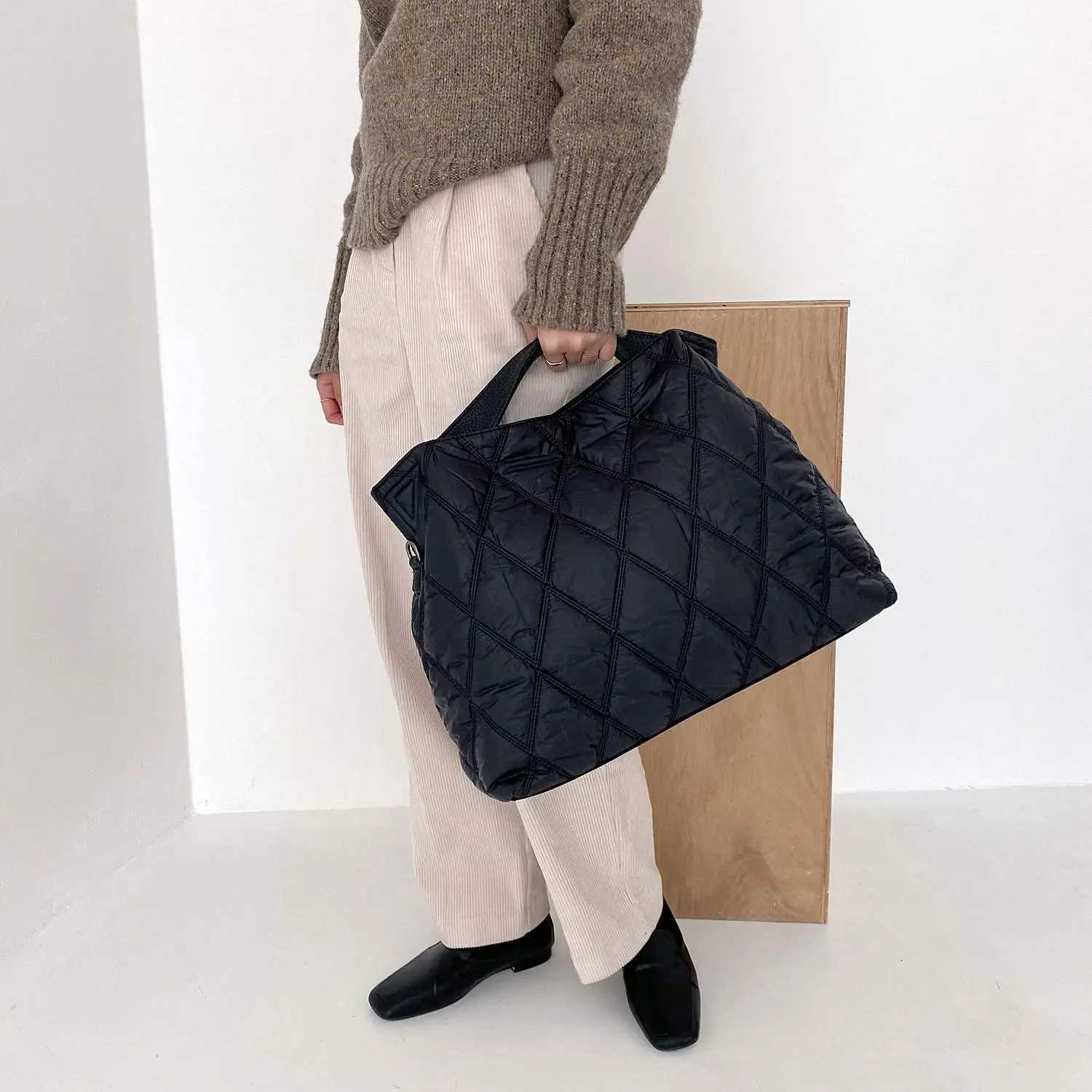 Casual Padded Large Capacity Tote Wen Handbags Designer Lingge Quilted Shoder Bags Luxury Nyl Sapce Cott Crossbody Bag Y251121