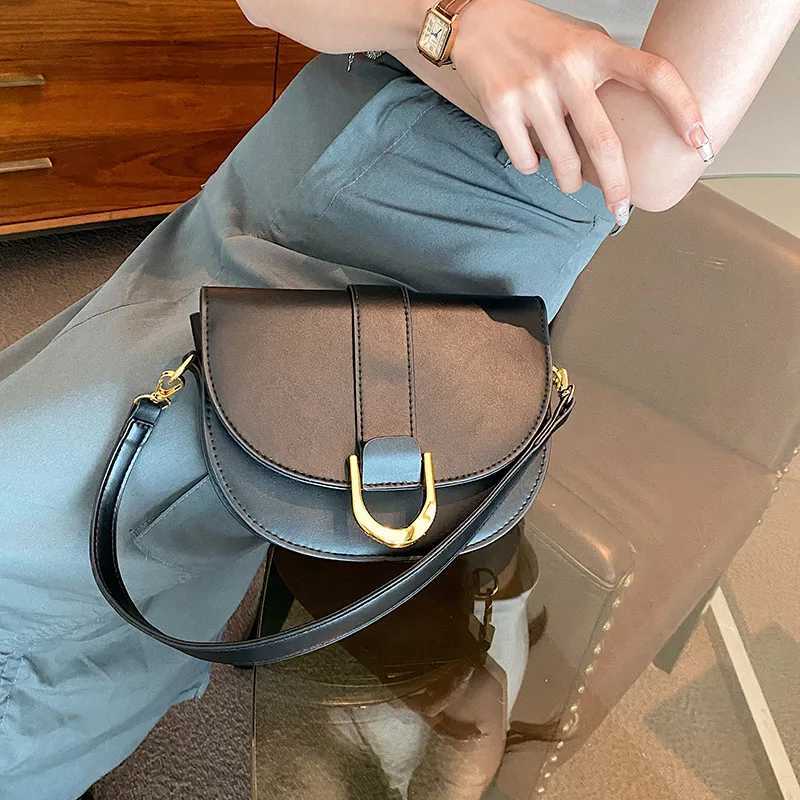 MOODS Famous Brand Saddle Shoder Bags For Wen Golden Hardware Solid Color PU Crossbody Bag 2023 New Luxury Designer Handbags Y251121