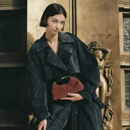 Mini Boerang Faux Suede Bag Luxury Designer Handbag for Ladies Elegant Wens Fiable Shoder Bag with Metal Y251121