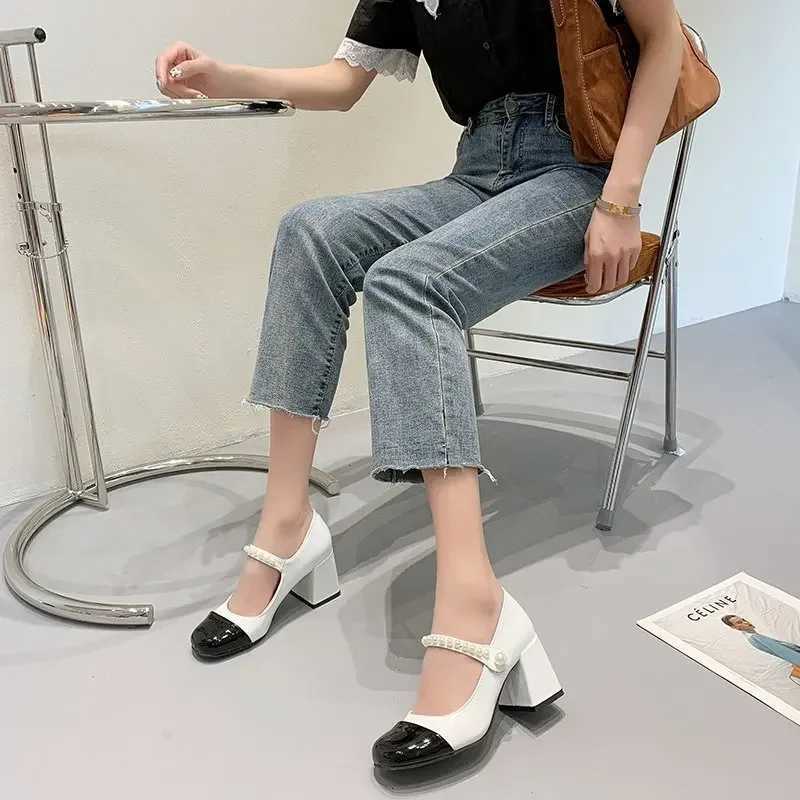 womens pump sandals high heels square toe retro leather sandals black and white patch work shoes retro women M250421