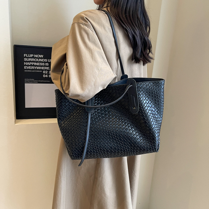 New cross-border retro woven pattern handbag shoulder bag large capacity women's crossbody bag designer bag luxury bag Christmas gift