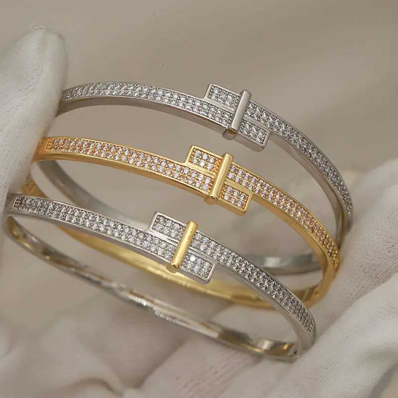 New Sight Crystal Geometric BanglesBracelet for Women Wedding Bridal Zirconia Bracelet Fashion Brand JewelryW251121