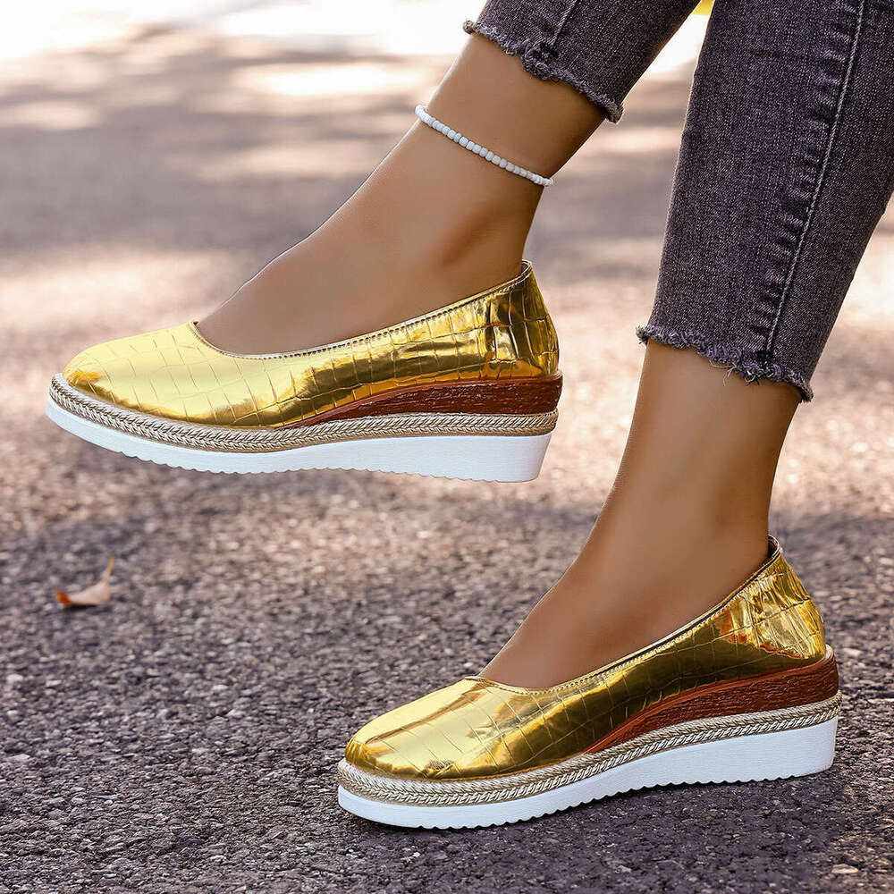 2025 Autumn New European and American Style Slip-On Casual Pointed Toe Wedge Thick Sole Shiny Export Large Size Women's Shoes