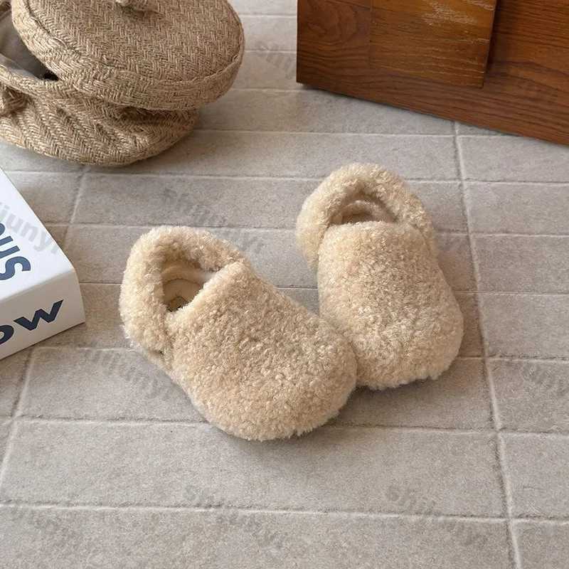 Winter Childrens Slippers 2025 New Warm Plush Comfortable Anti Slip Cotton Shoes Lamb Wool Girls Casual Shoes Toddler SandalsW251121