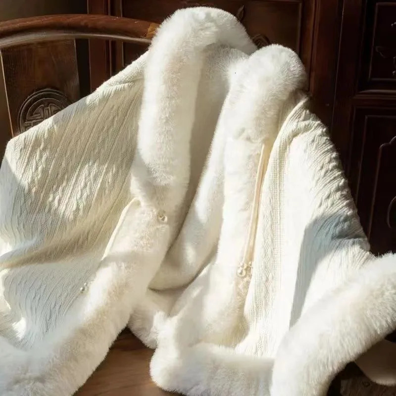 Mantelet Wintertime Coat Style Fleecing Intensification Chinese Style Shortage of Money Shawl Solid Color Fur Collar Cape 251112