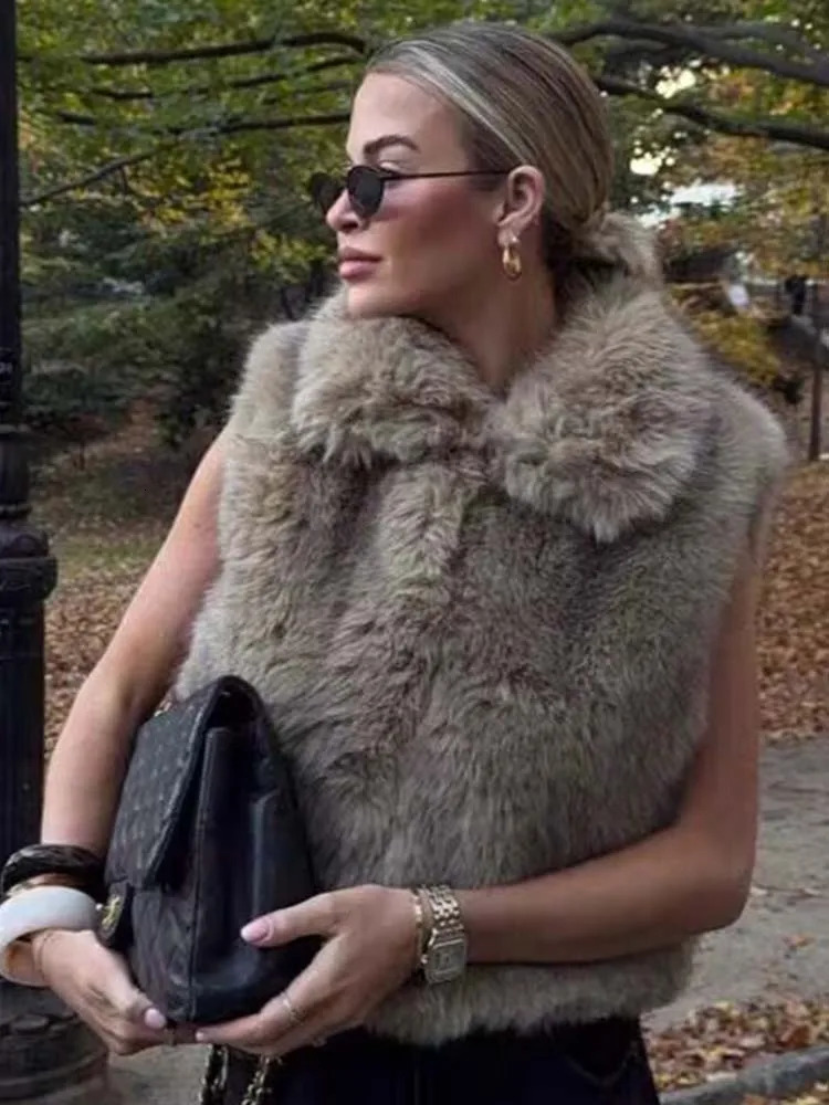 2025 Women Autumn Winter Fashion Fur Vest Coat Female Chic Sleeveless Short Jacket Casual Waistcoat Tops 251112