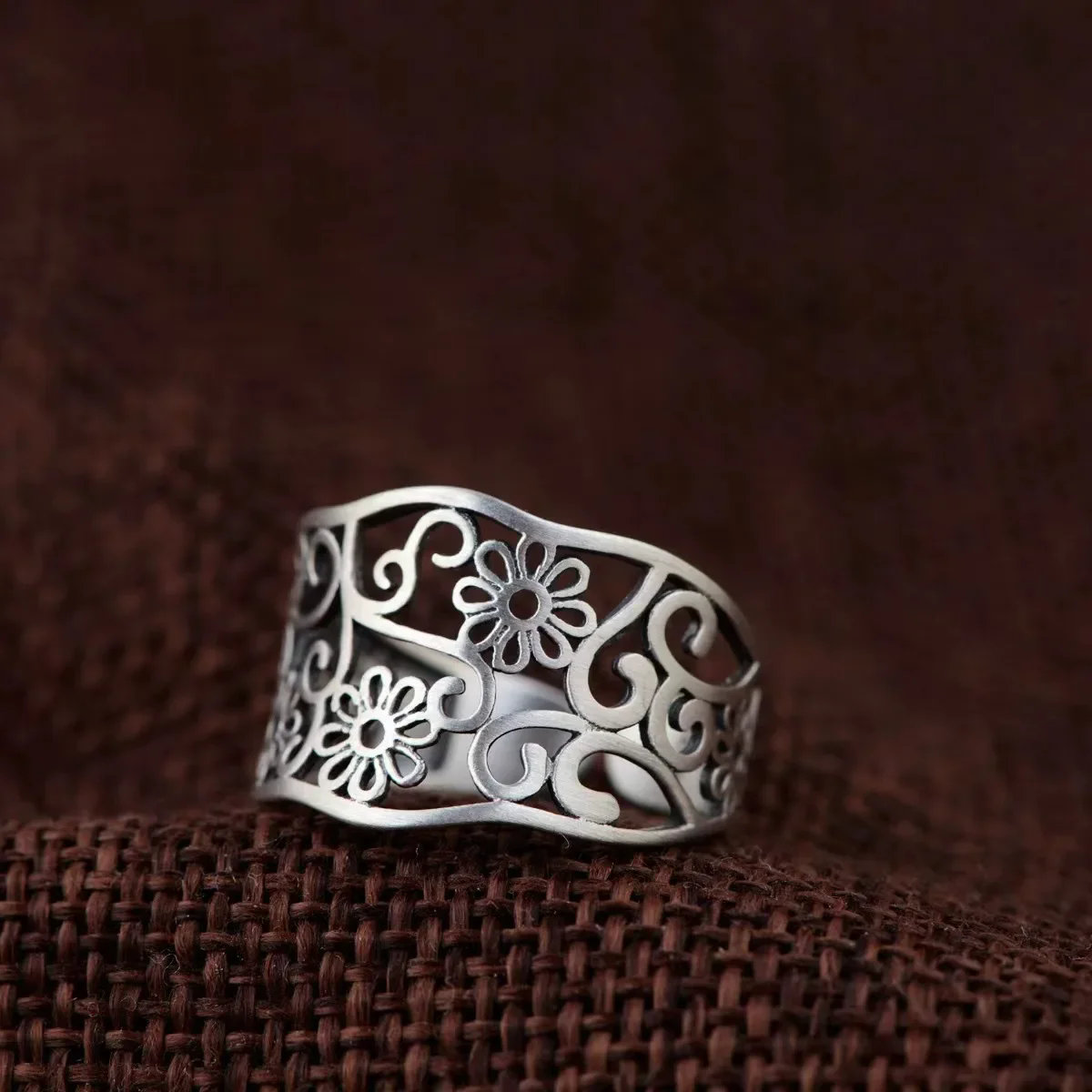 1 Pc Vintage Hollow Flower Elegant Classic Sier Colour Woman Party Prom Gift Adjustable Open Ring Jewelry Free shipping