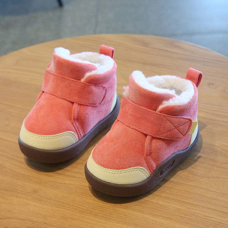 Winter wool lined designer walking shoes, children's soft soled non slip cotton shoes for boys and girls, fashionable snow boots