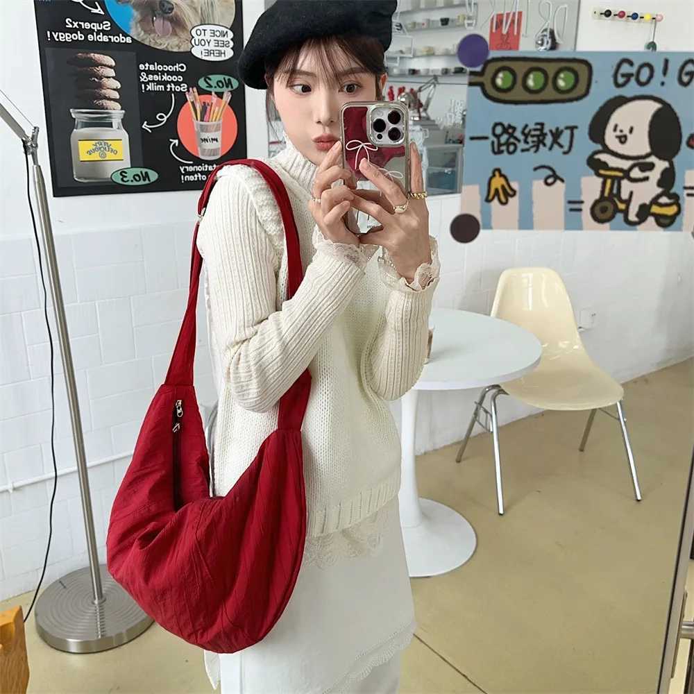 Simple Commuter Womens Hobos Shoulder Bags Large Capacity Ladies Crossbody Bag Solid Color Sports Portable Female Handbags ToteT251121