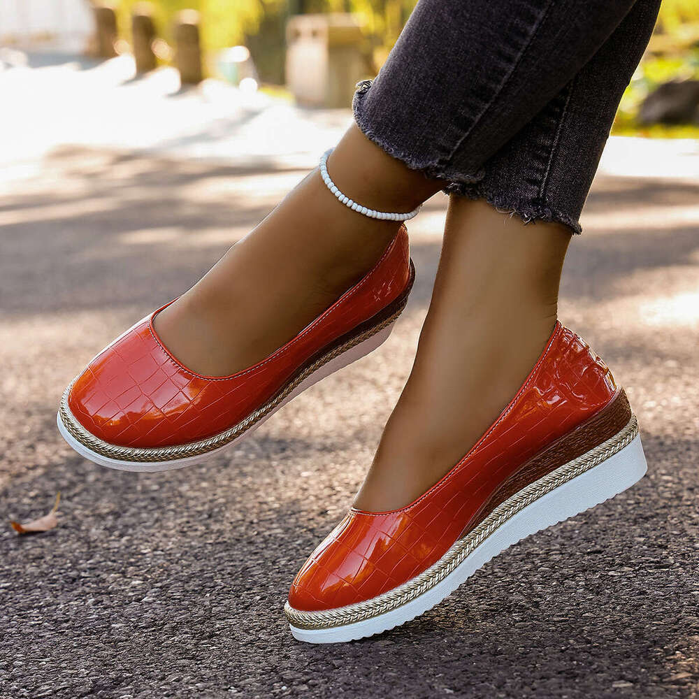 2025 Autumn New European and American Style Slip-On Casual Pointed Toe Wedge Thick Sole Shiny Export Large Size Women's Shoes