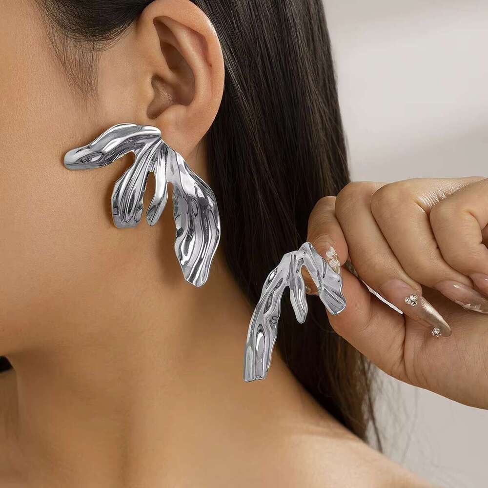 Designer Water Grass Stud Earrings for Women Trendy Ladies Daily Accessories 2024 Fashion Jewelry Female Girls Gifts Decoration