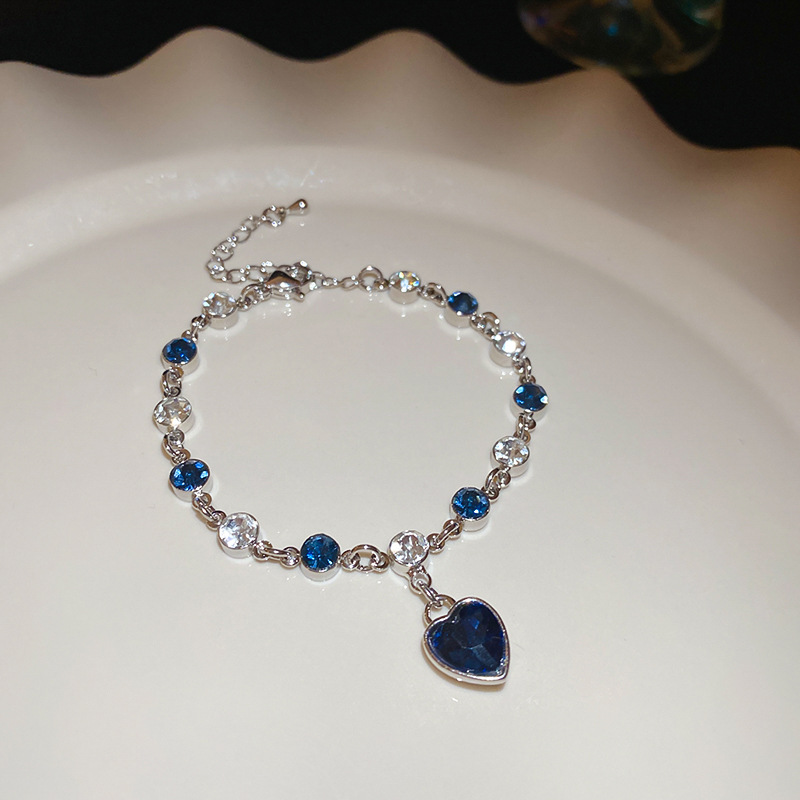 Diamond-Encrusted Heart Round Bracelet Fashionable Exquisite Versatile Elegant Commuting Sweet Style Hand Jewelry Light Luxury High-End Feel - view 8