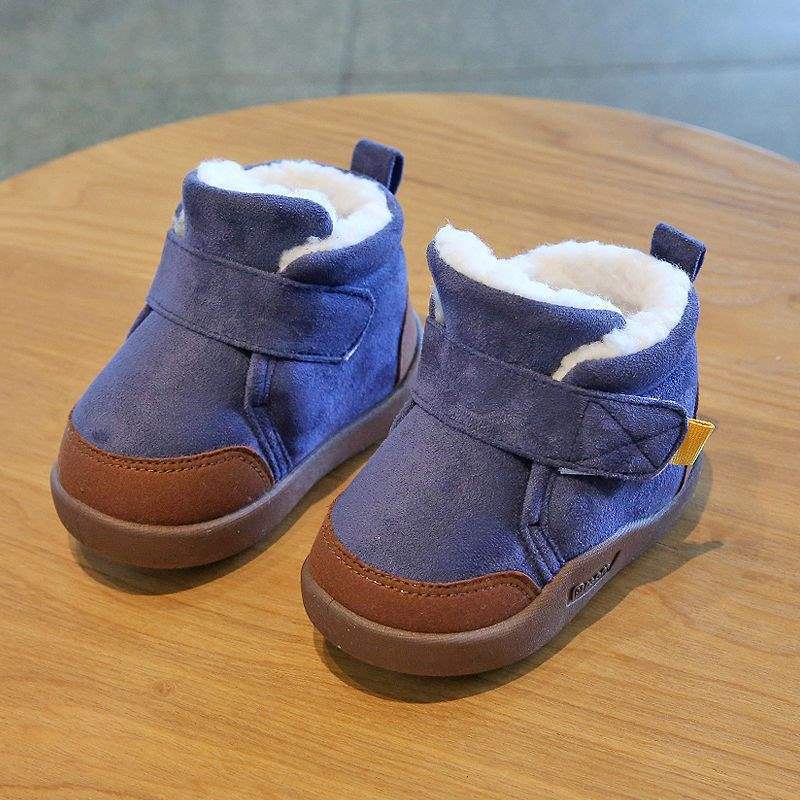 Winter wool lined designer walking shoes, children's soft soled non slip cotton shoes for boys and girls, fashionable snow boots