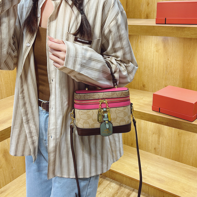 Designer bag free shipping 2025 new fashion box bag premium texture printed shoulder crossbody bag for womens