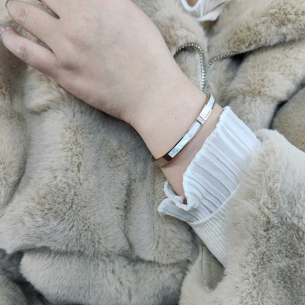 Fashion Bracelet Women Gold Plated Shell Stainless Steel Couple Bracelet Zircon Girls Gift Hot SellingW251121