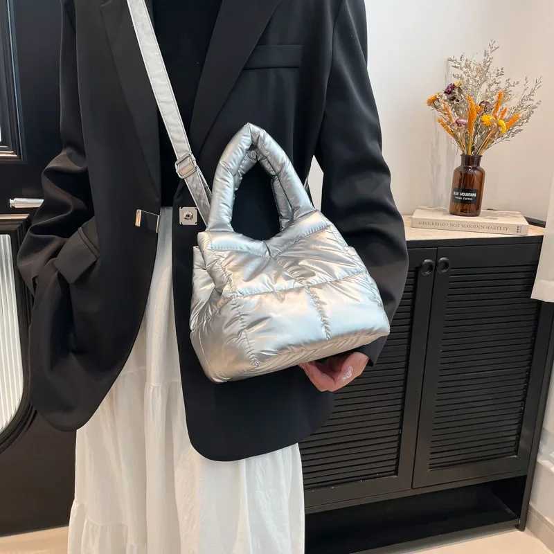 Winter Down Tote Bag for Wen Puffer Handbag Trendy Chic Puffy Top Handle Bag Quilted Padded Shoder Designer Shopper Bag Y251121
