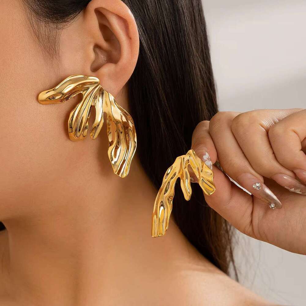 Designer Water Grass Stud Earrings for Women Trendy Ladies Daily Accessories 2024 Fashion Jewelry Female Girls Gifts Decoration