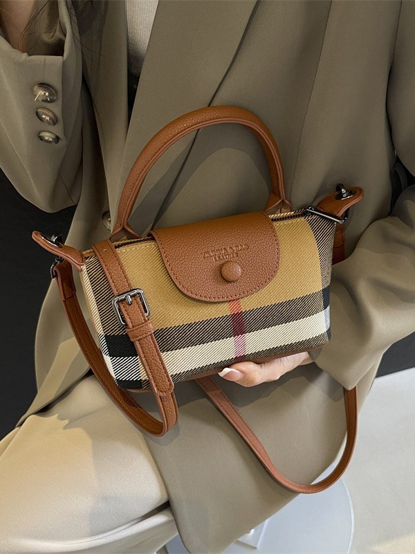 free shipping Designer Shoulder Bags 2025 New Retro Plaid Dumpling Bag Fashionable British Style Mini Handheld Crossbody Trendy Minimalist Bags