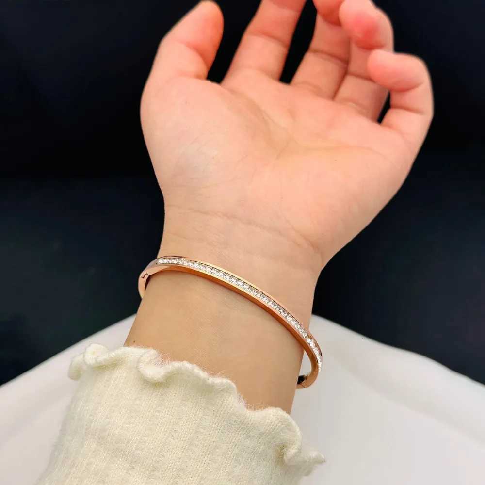 Luxury Shiny Full Zircon Cuff Bracelet for Women Charm Fashion Gold Color Stainless Steel Colorfast Bangle Bride Jewelry GiftW251121