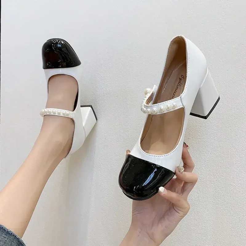 womens pump sandals high heels square toe retro leather sandals black and white patch work shoes retro women M250421