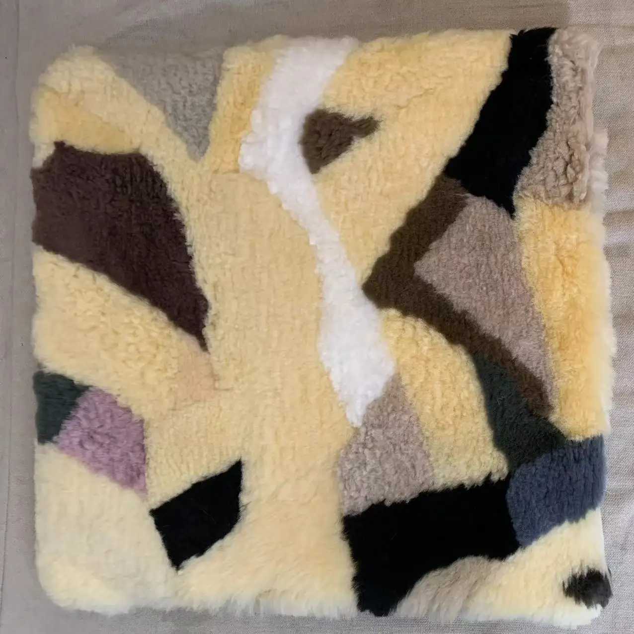 Unique patchwork art pattern chair cushion sheep leather butt pad thickened pure wool fur futon paw pet bed C251121