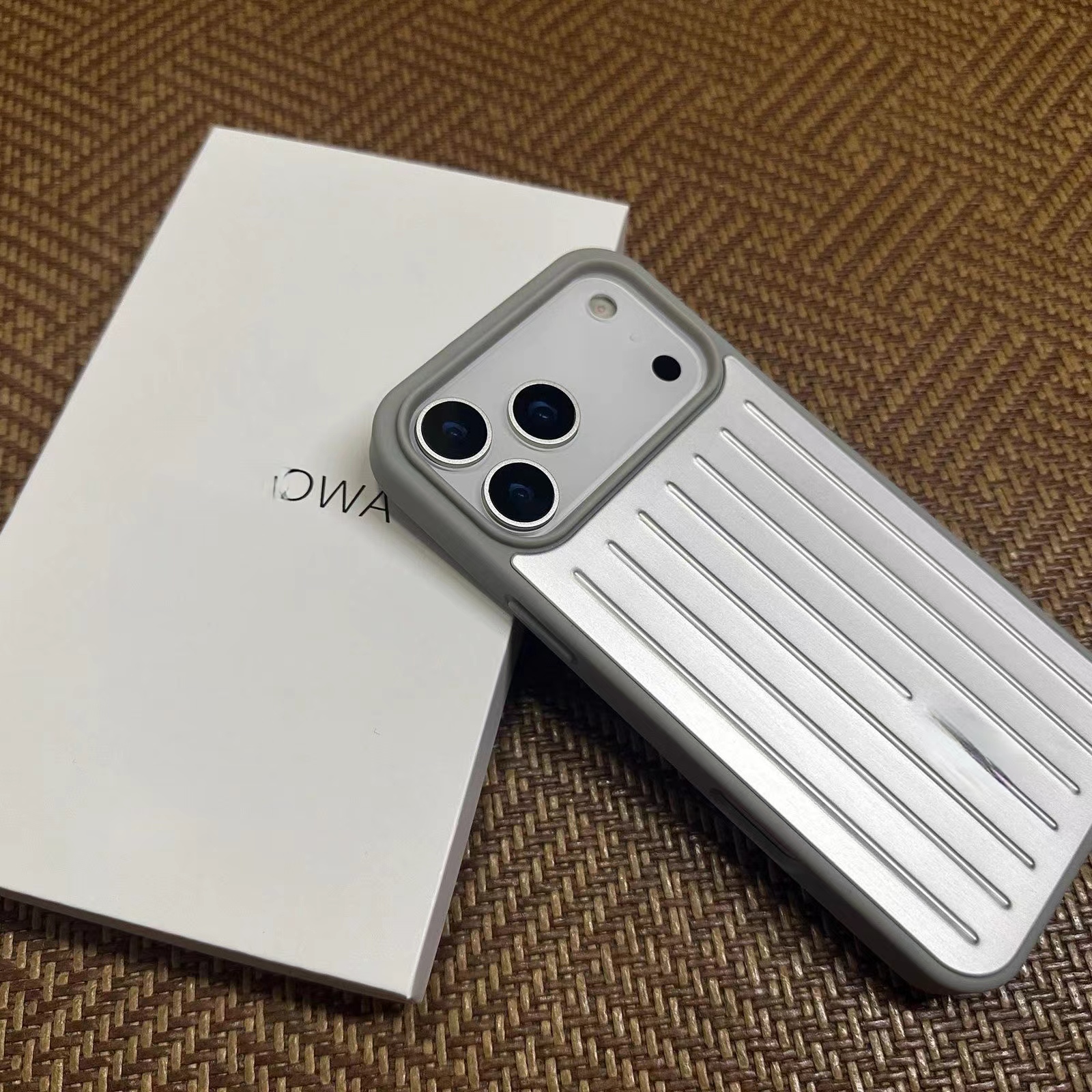 RIM Phone Suitcase phone case Designer Case for Apple iPhone 17 Pro Max 16 15 Polycarbonate Aluminum Alloy MagSafe Weave Back Cover Coque Funda dhgate