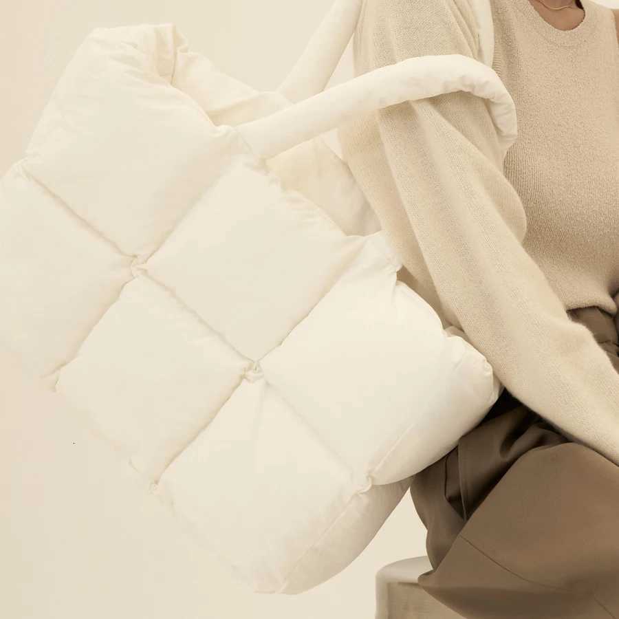 Fi Padded Wen Handbags Designer Soft Puffy Bag Luxury Waterproof Nyl Shoder Crossbody Bags Large Capacity Tote Purses Y251121