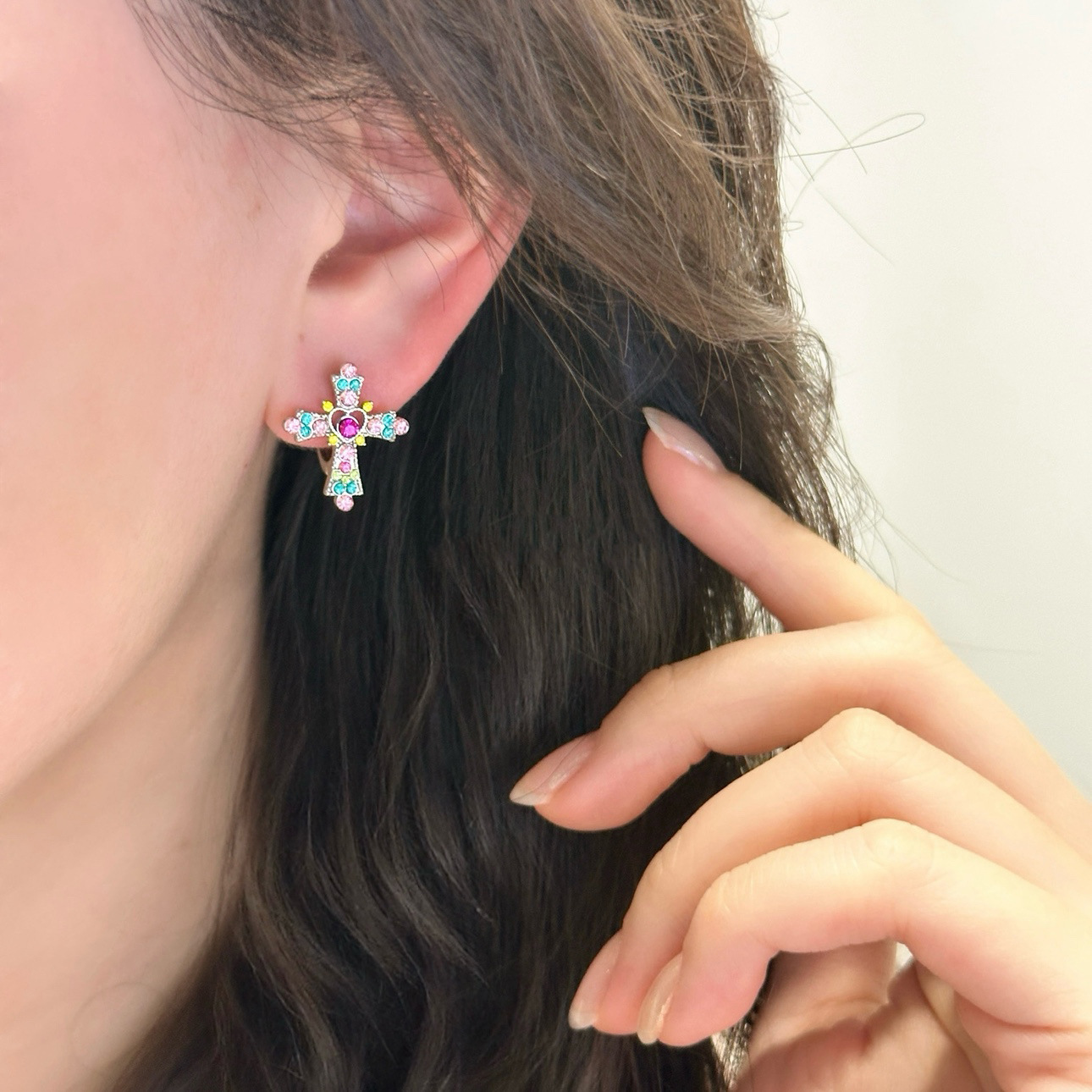 Dopamine Inlaid Diamond Cross Casual Fashion Daily Commute Versatile Light Luxury High-end Earrings for Women