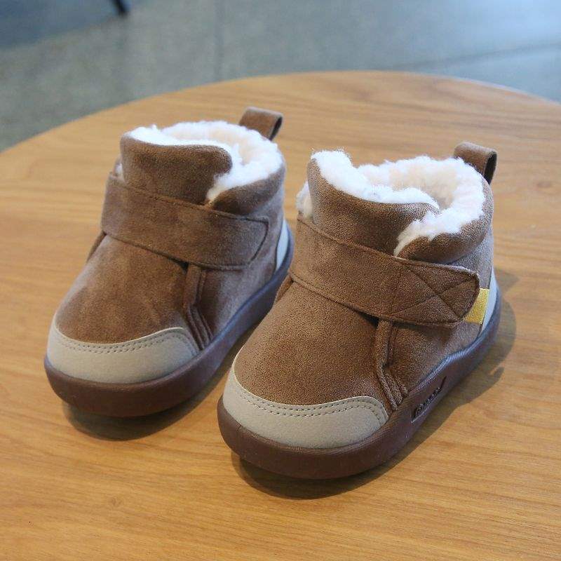 Winter wool lined designer walking shoes, children's soft soled non slip cotton shoes for boys and girls, fashionable snow boots