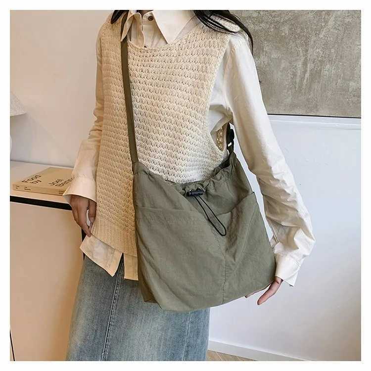 New Large Capacity Versatile Shoulder Bag for Womens Summer Popular Lightweight Shoulder Crossbody Bag Minimalist Tote HandbagT251121