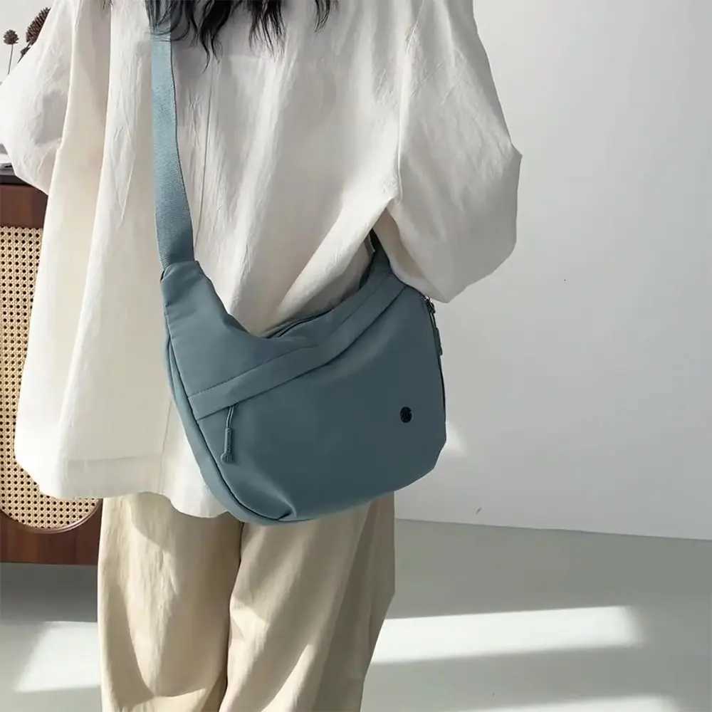 Multifunctional Shoulder Bag Nylon High Capacity Crossbody Messenger Bag Adjustable Belt Waterproof Hobos Bag Daily CommuttingT251121