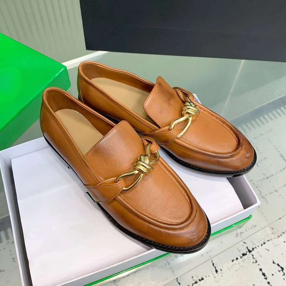 Top Quality 2025 New Style Metal Knot Buckle Calfskin Flat Loafer Small Leather Single-Layer Shoes Sapato Feminino