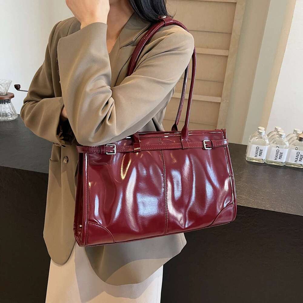 Shiny PU Leather Handbags Women Large Solid Elegant Shoulder Bags Classic Female Packages England Style Retro Casual Totes Lady