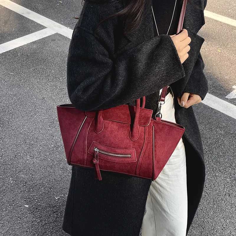 Fashion High-End Suede Bag 2025 New Large-Capacity Crossbody Bag Fiable Cmuter Handbag Wing Bag 8120XF Y251121