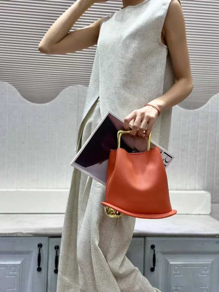 Stylish Irregar Bucket Tote Bag For Wen High-end Metal Handle PU Leather Shoder Crossbody Bags Fem Wedding Purse Cluh Y251121