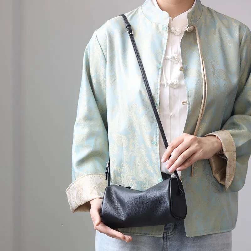 Full Grain Leather Soft Balck Small Size Crossbody Bags For Women Adjustable Shoulder Strap Underarm Bag Portable Handbag Designer Bag