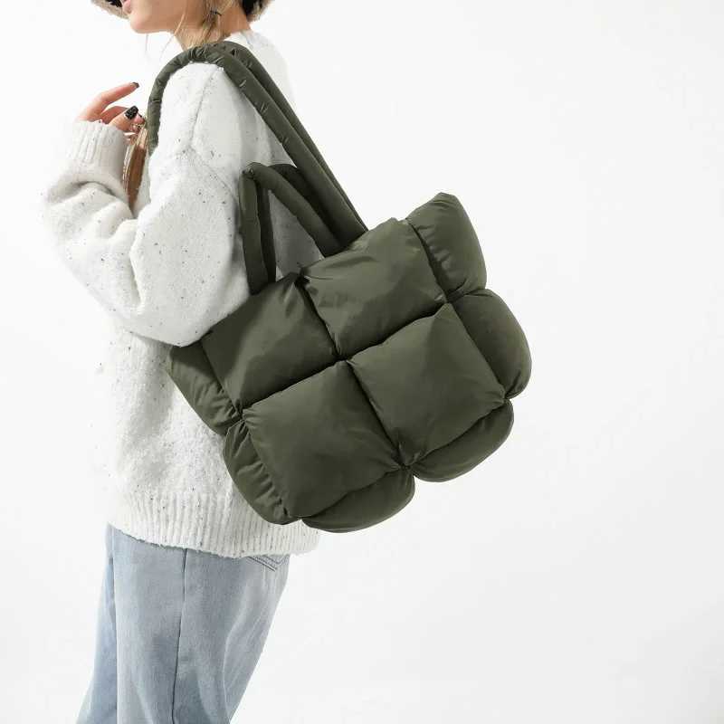Famous Luxury Brand Design Cott Woven Down Padded Shoder Bag Wen Weaven Handbag and Purse Nyl low Tote Large Capacity Y251121