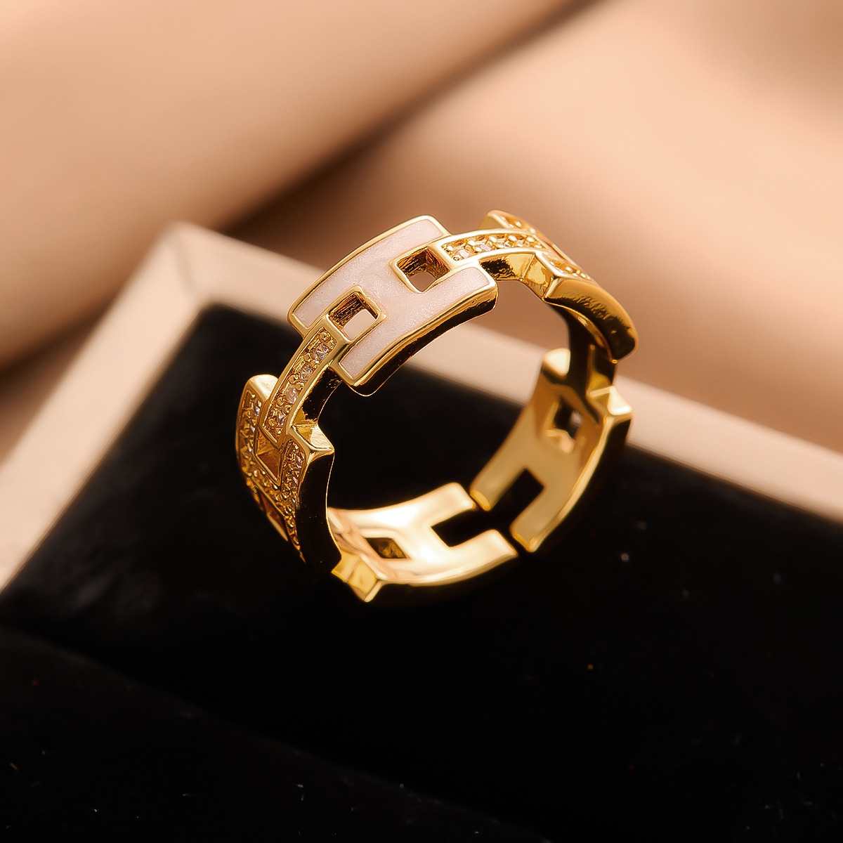 2025 Light luxury non-fading open ring ins High quality gold designer diamond ring rings designer for women engagement men love ring Designer Ring Gif - view 3