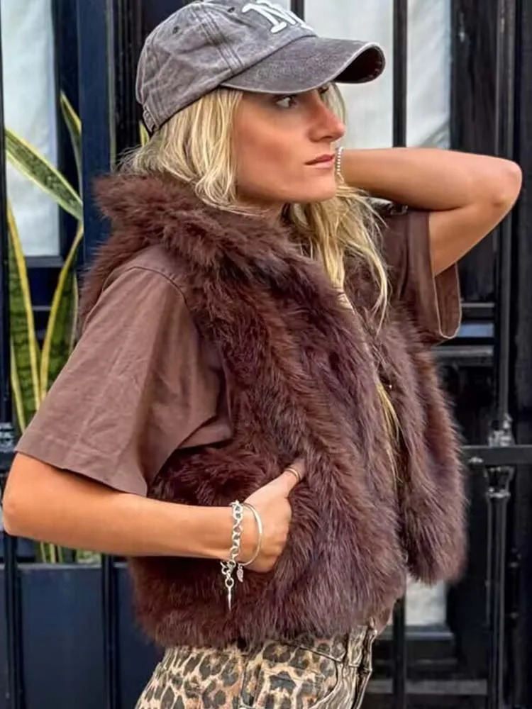 2025 Women Autumn Winter Fashion Fur Vest Coat Female Chic Sleeveless Short Jacket Casual Waistcoat Tops 251112