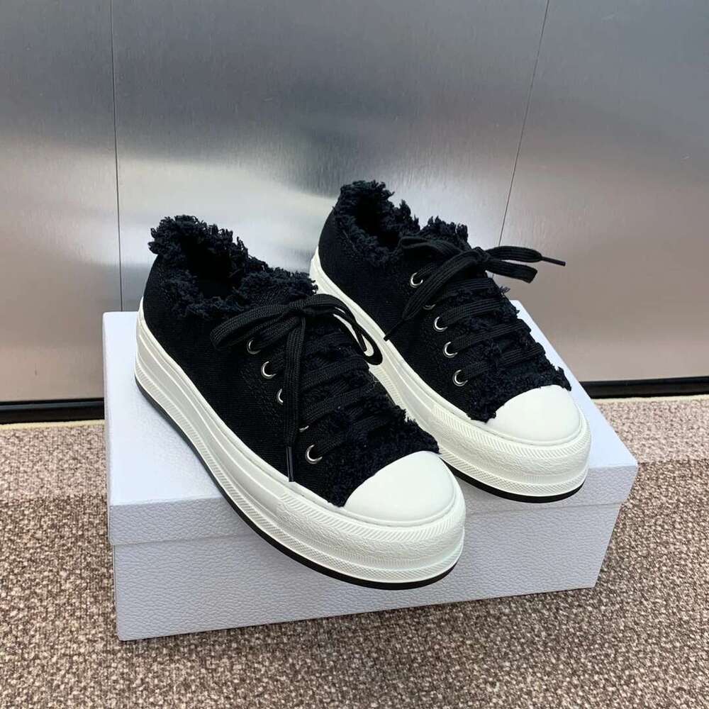 Women Size35-45 Canvas Couple Sneakers Flat Platform Sports Leisure Flats Solid Colors Designer Shoes atillas De Mujer