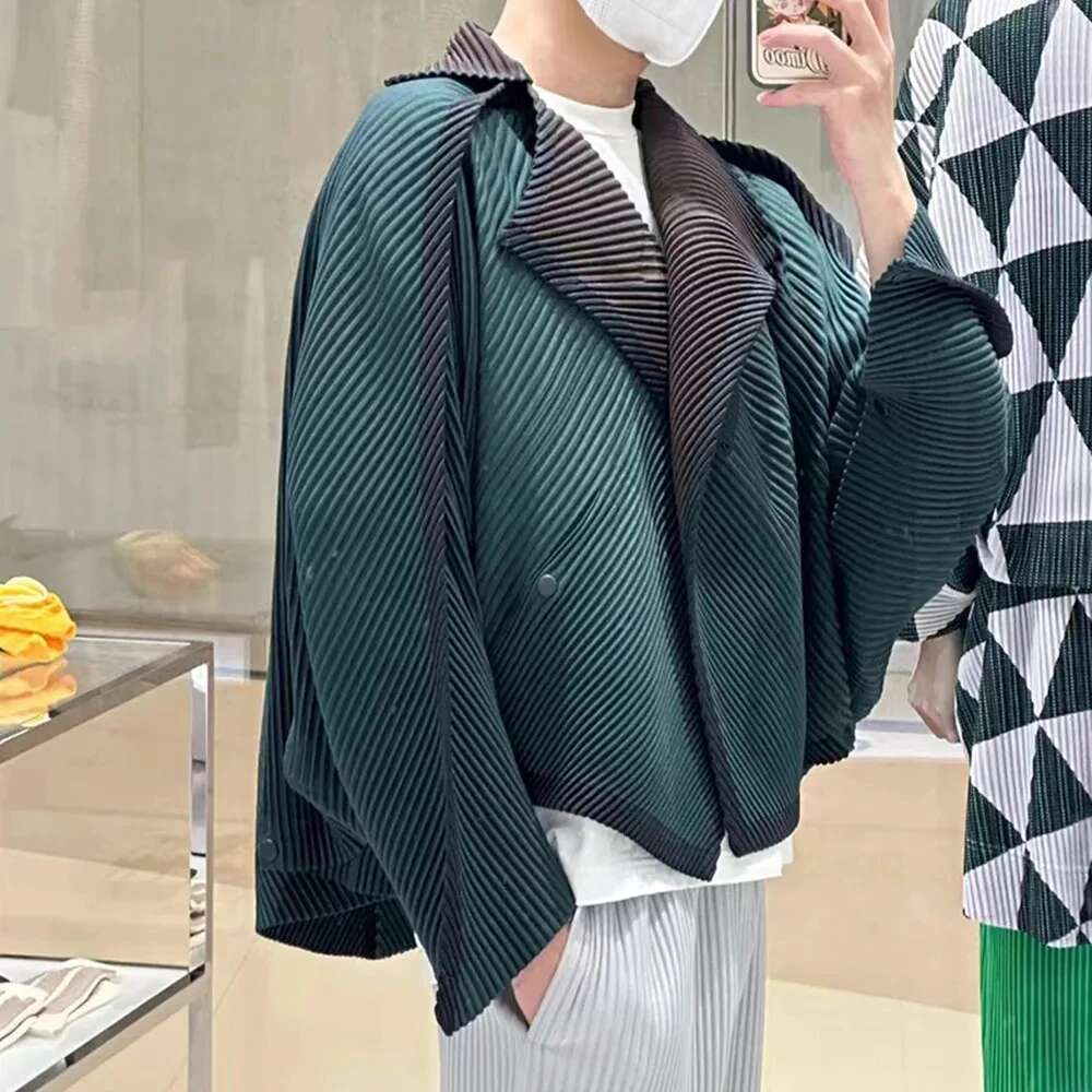 2025 Miyake Pleated Autumn New Men's Trench Coat Original Designer Hip Hop Colored Vertical Stripe Short Jacket Top