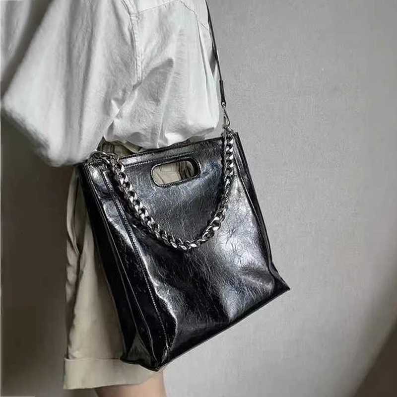 Classic Black Chain Tote Bag Casual Wen Large Capacity Soft Leather Briefcase French Single Shoder Crossbody Bags Y251121