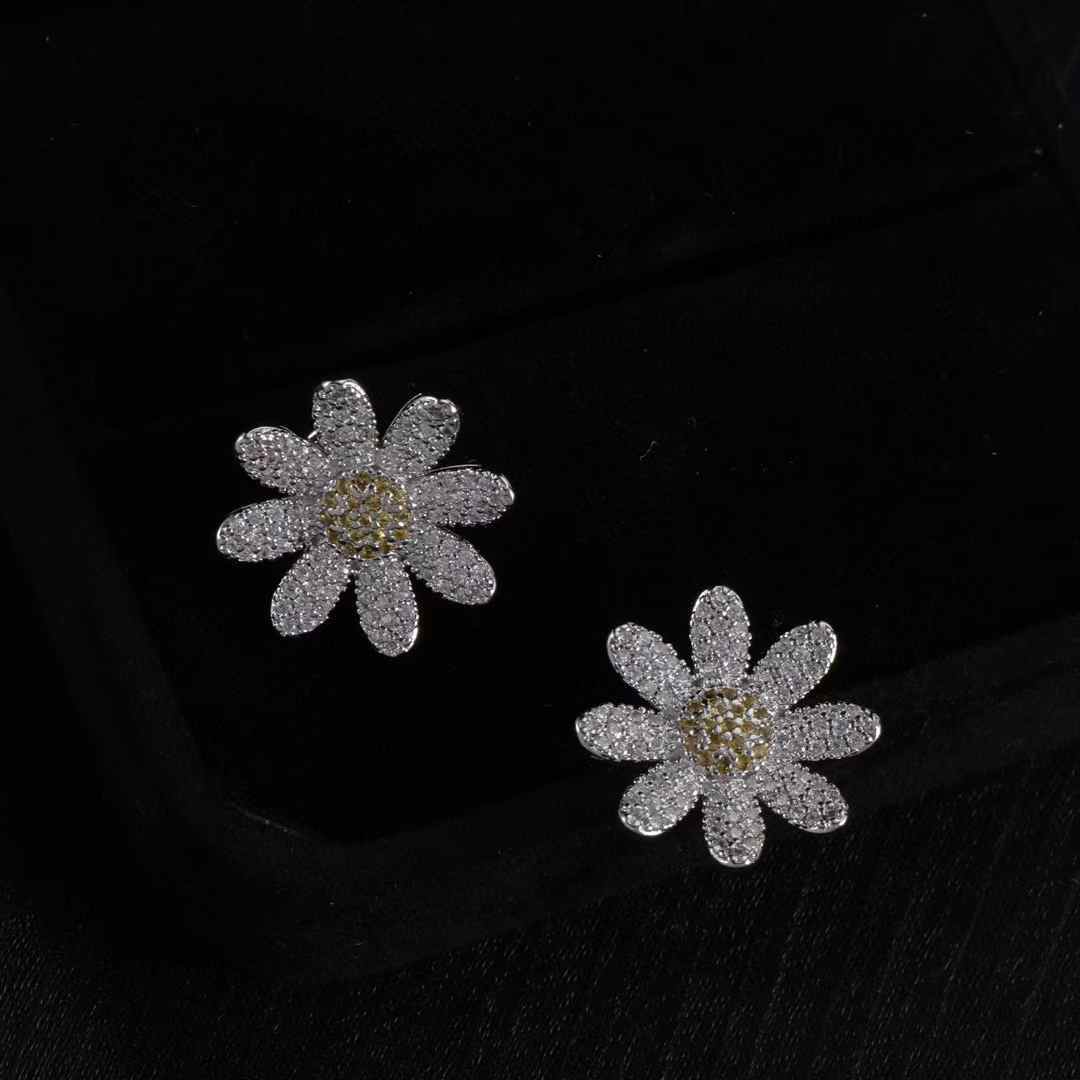 2025 Dainty Silver Moissanite Daisy Earrings, Flower Shaped Stud Earrings, High-Shine Moissanite Jewelry for Daily Wear
