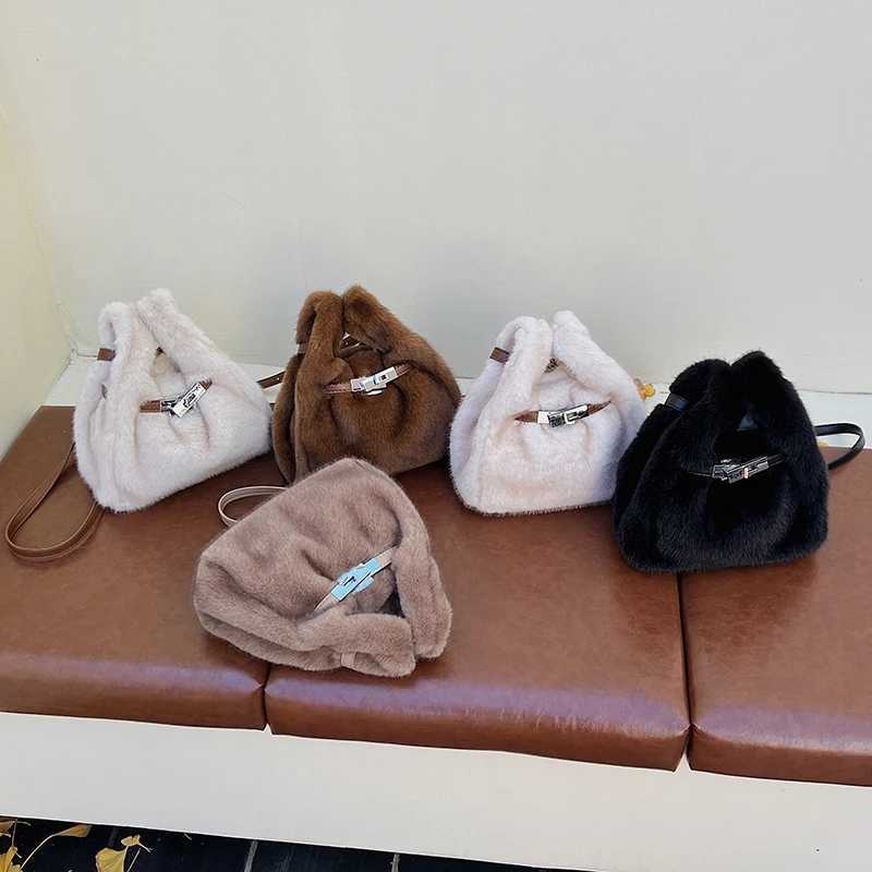 Autumn and Winter New Plush Small Bag 2025 New Fi Versatile Crossbody Bag Super Popar Hand-Held Bucket Bag 6161MF Y251121