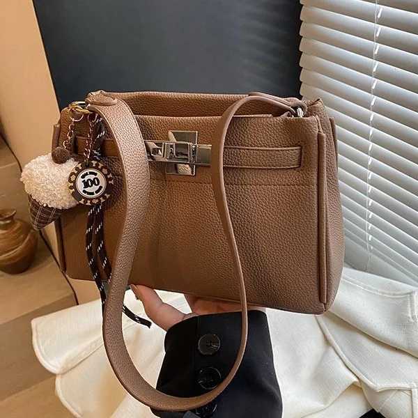 New 2025 Wens Small Bag with Design Sense Fi Forward Simple Elegant High End Texture Versatile Messenger Style Y251121