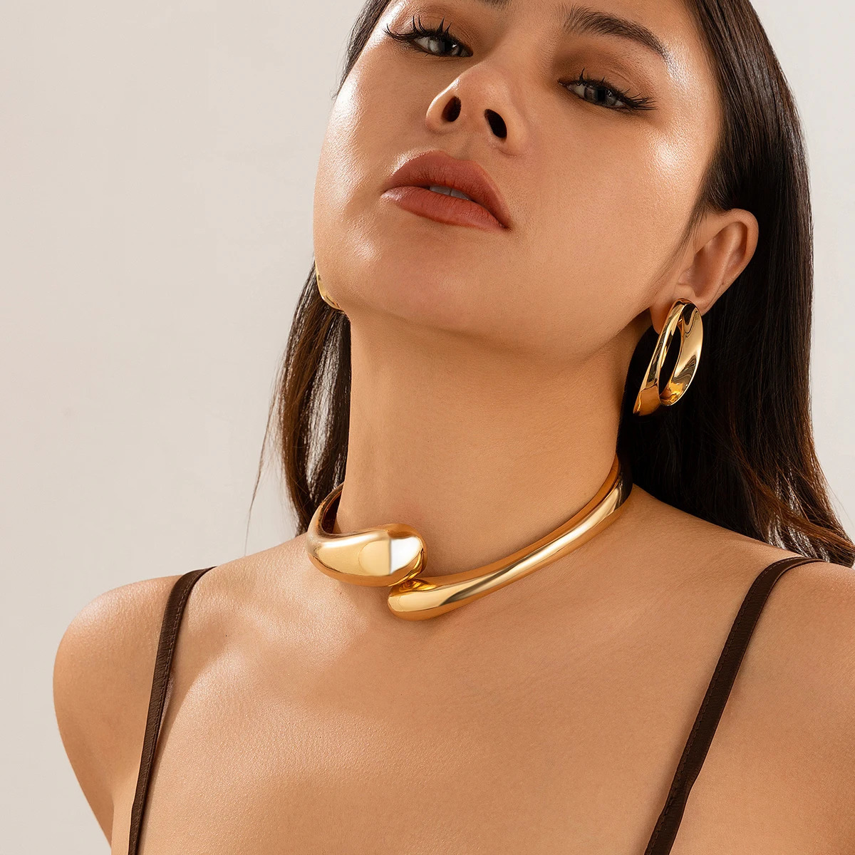 y gold smooth metal bracelet short necklace suitable for female bride trends geometric thick Kravik chain wedding jewelry 250420