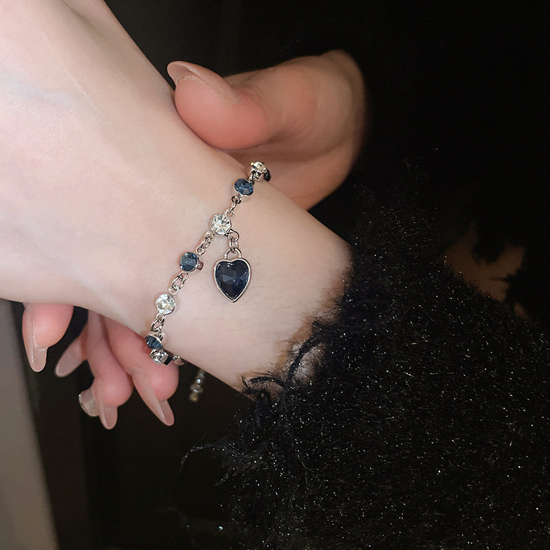 Diamond-Encrusted Heart Round Bracelet Fashionable Exquisite Versatile Elegant Commuting Sweet Style Hand Jewelry Light Luxury High-End Feel - view 4