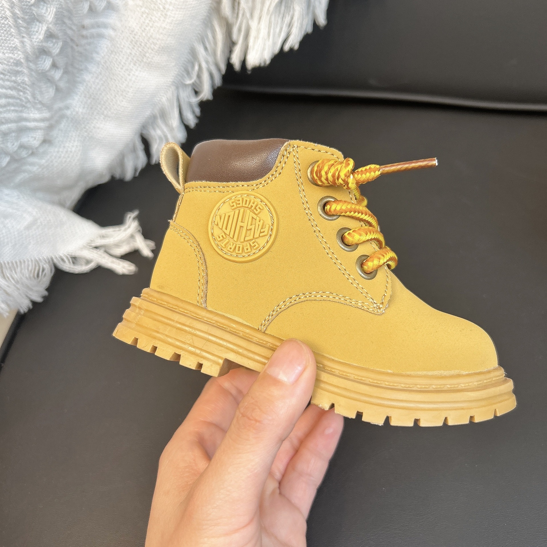 Luminous shoes, yellow boots, children's shoes, winter fashion trendy shoes, cotton shoes, boys' boots, girls' casual children's s